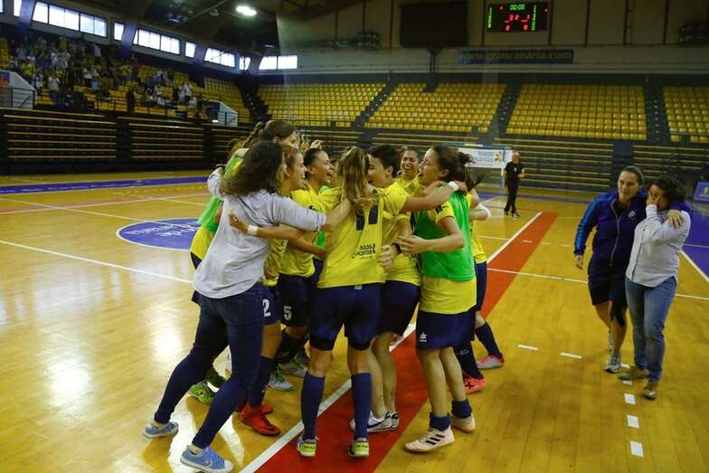 El cuadro teldense celebra el triunfo (Foto TA)